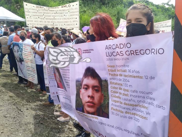 Protestan familiares de desaparecidos en visita de AMLO al norte de Veracruz