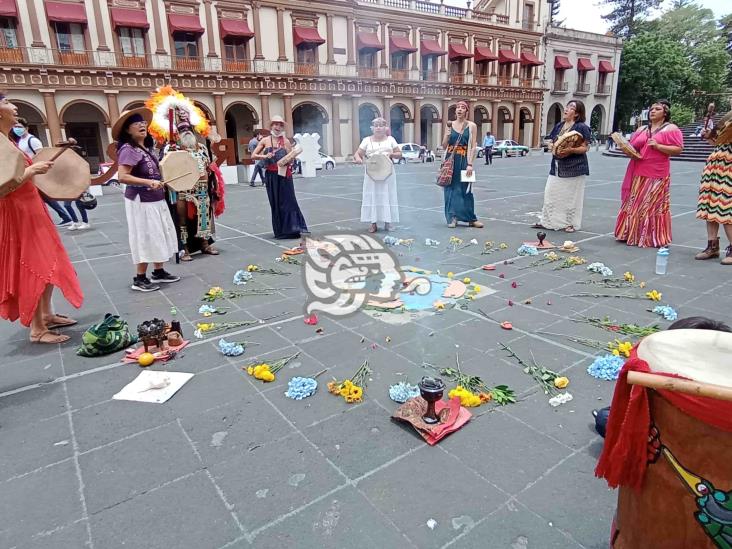 Con música, danza y mil tambores en Xalapa reciben al padre Sol