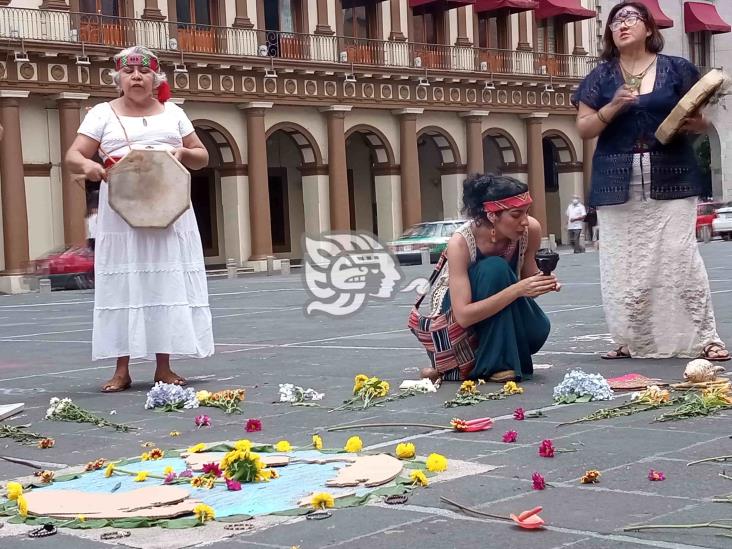 Con música, danza y mil tambores en Xalapa reciben al padre Sol