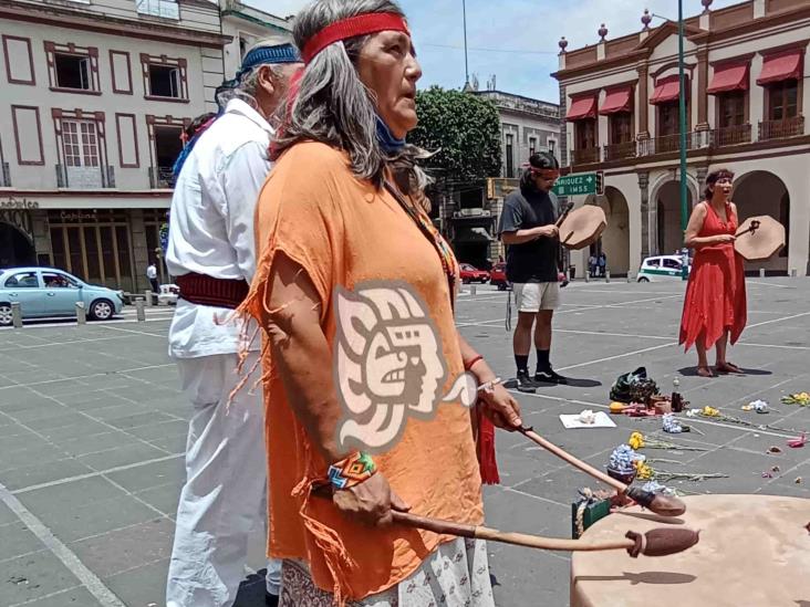 Con música, danza y mil tambores en Xalapa reciben al padre Sol