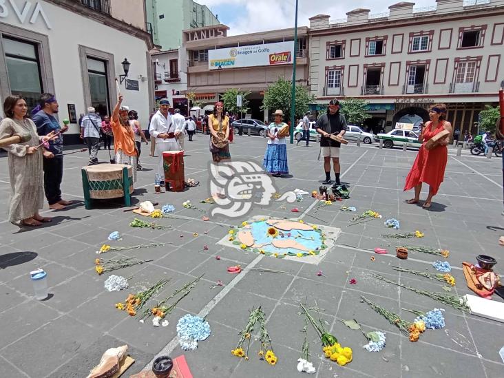 Con música, danza y mil tambores en Xalapa reciben al padre Sol