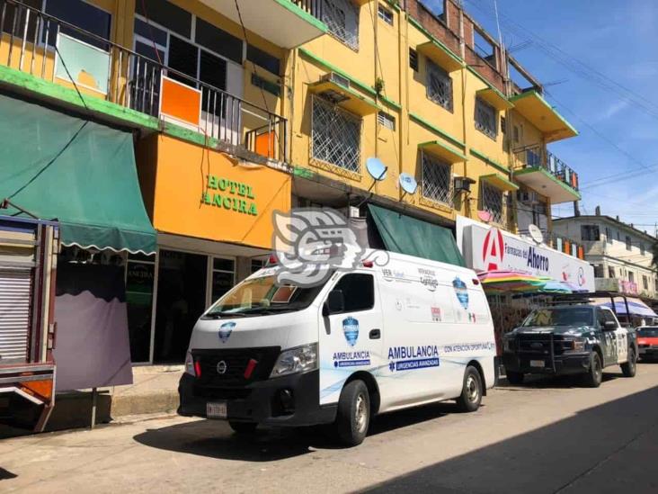 En charco de sangre, localizan muerta a mujer en hotel de Acayucan