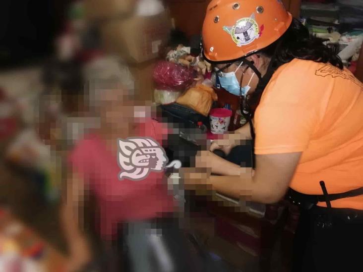 Incendio consume habitación en colonia de Xalapa; dos mujeres sufren crisis nerviosa