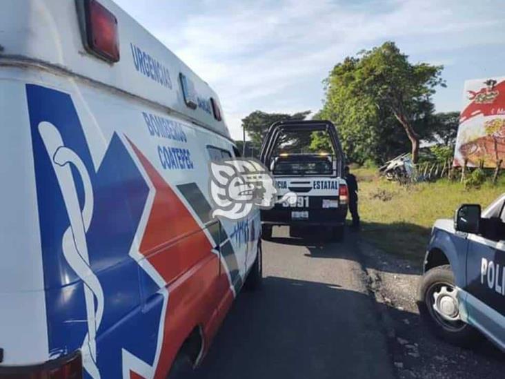 Vuelca camioneta en Tuzamapan; hay dos lesionados