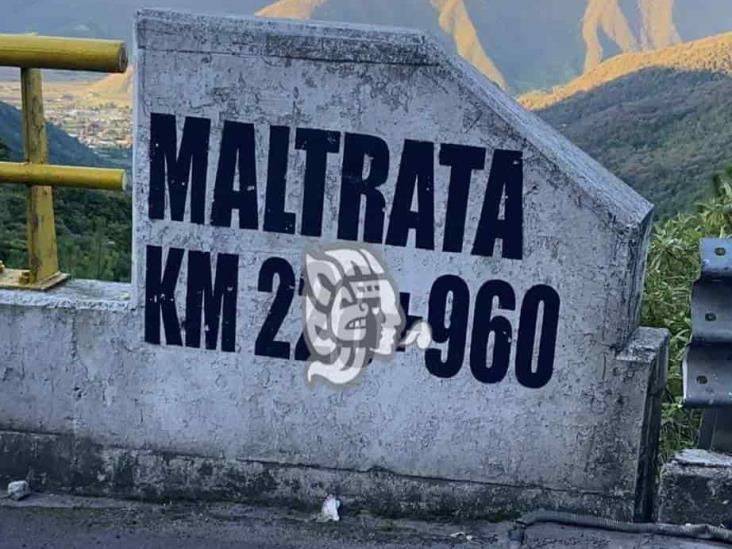 Muere persona tras volcadura de camión en Maltrata