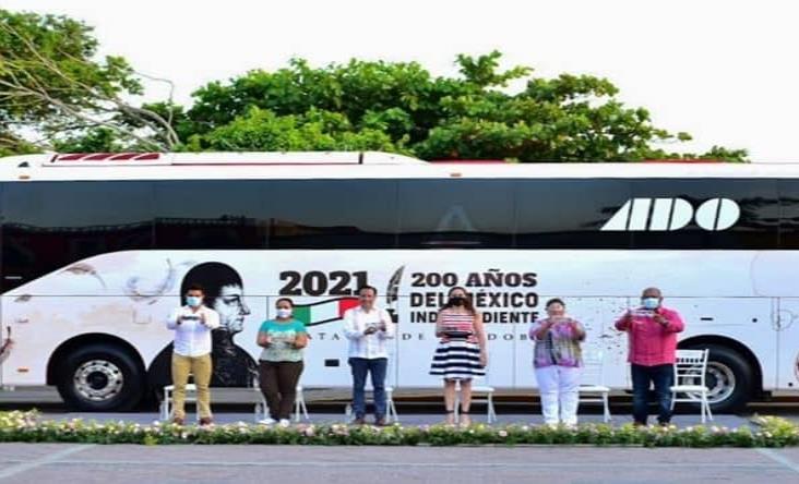 ADO presenta sus autobuses conmemorativos de los 200 años de los Tratados de Córdoba