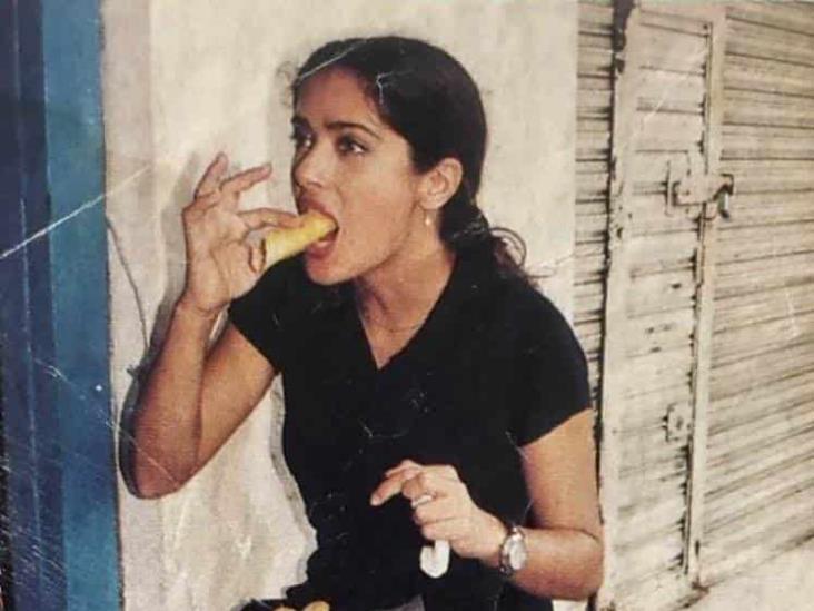 Foto inédita de Salma Hayek comiendo tacos en Coatzacoalcos causa furor en redes