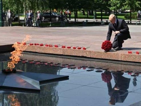 Putin rinde homenaje a héroes de la Segunda Guerra Mundial