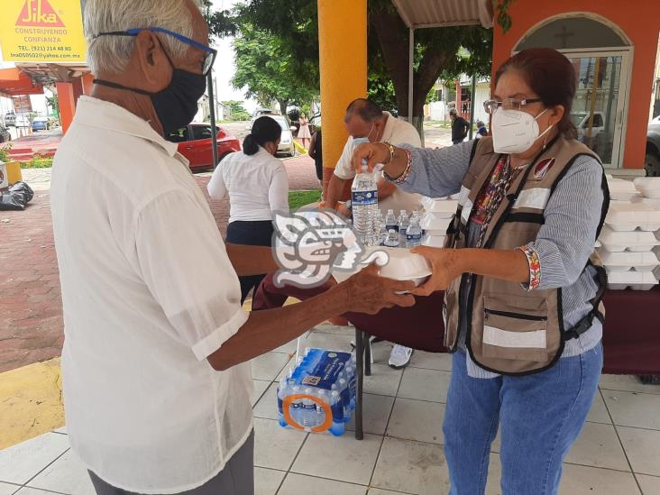 Continúan brindando alimentos a los más necesitados