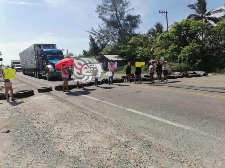 Doña María desapareció en la zona norte; familiares cierran la Poza Rica-Cardel