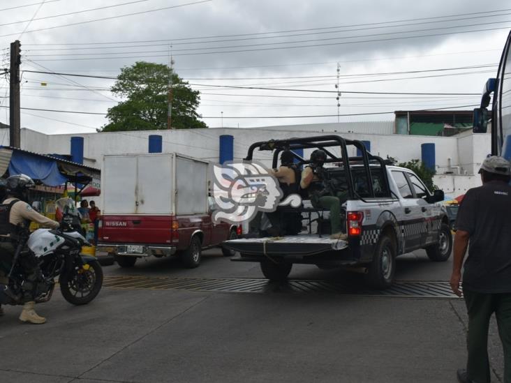 Roban motocicleta a empleado de depósito en Acayucan