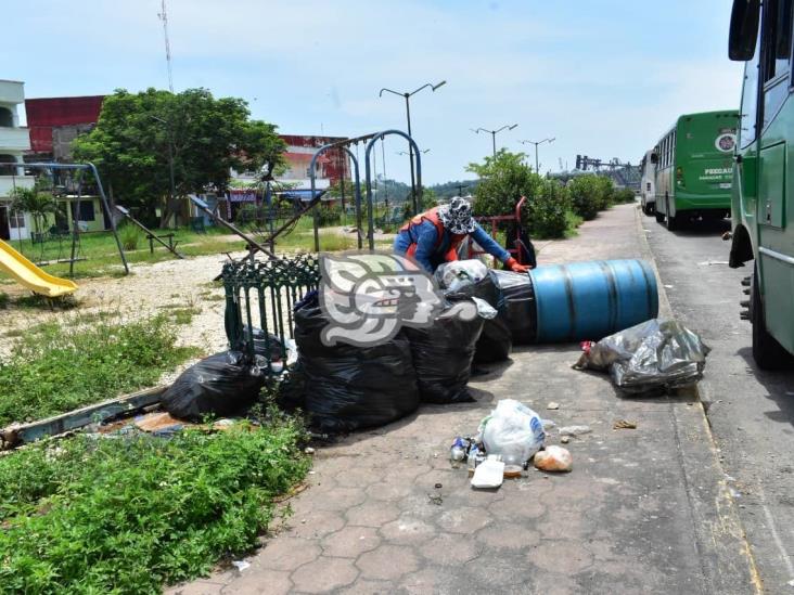 Parque luce en total abandono; vecinos piden intervención de Ayuntamiento