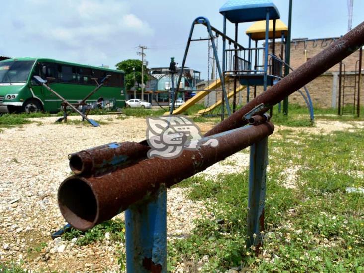 Parque luce en total abandono; vecinos piden intervención de Ayuntamiento