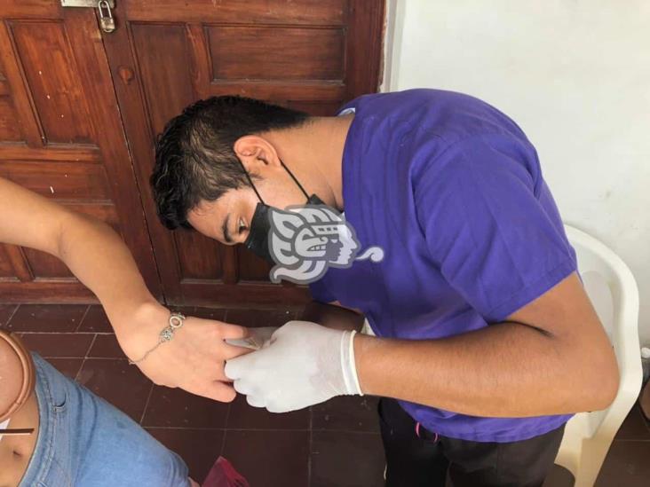 Aplican pruebas rápidas de VIH en bajos del palacio de Acayucan
