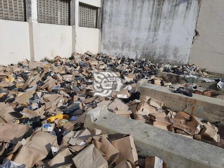 Desperdician botas en un almacén de la Terminal de Pajaritos