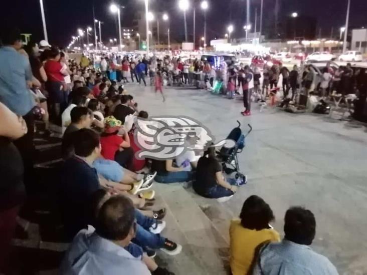 Sin temor a tercera ola de contagios, salen a pasear al malecón de Coatzacoalcos