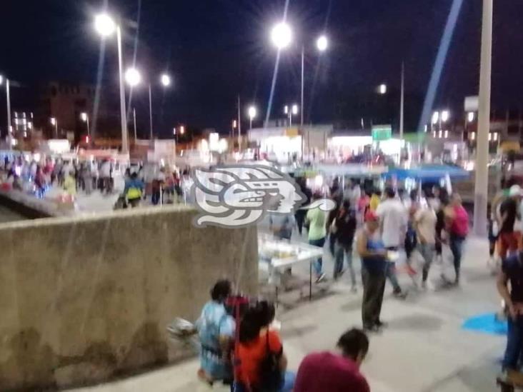 Sin temor a tercera ola de contagios, salen a pasear al malecón de Coatzacoalcos