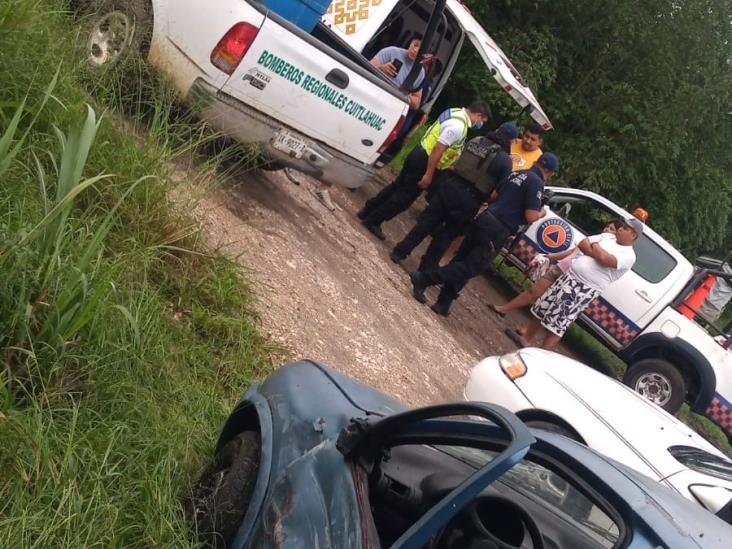 Automóvil choca contra camioneta en Cuitláhuac; cierran carretera Córdoba-Veracruz