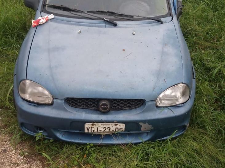 Automóvil choca contra camioneta en Cuitláhuac; cierran carretera Córdoba-Veracruz