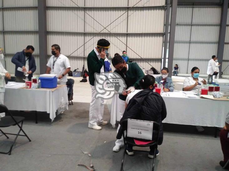 Inicia en Xalapa vacunación de personas de 40 a 49 años