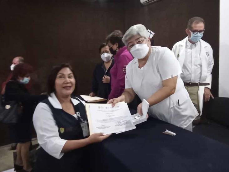 Entregan medalla de plata a personal médico del Hospital Regional de Río Blanco