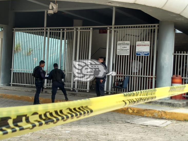 Asaltan y balean a jubilado frente a edificio de Pemex en Coatzacoalcos