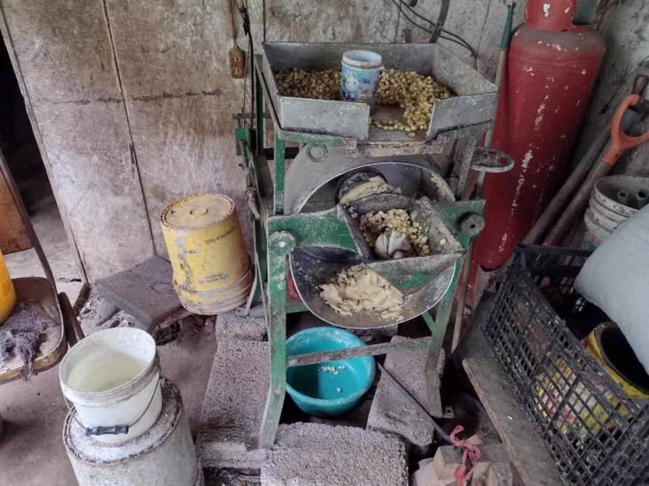 Trágicamente, muere mujer tras enredar su reboso en máquina de nixtamal, en Amatlán