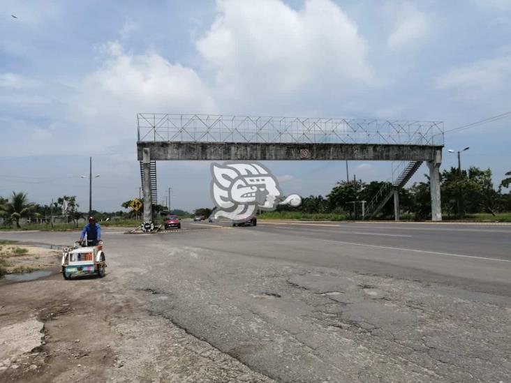 Joven de Mundo Nuevo se lanzó de puente peatonal; la reportan delicada