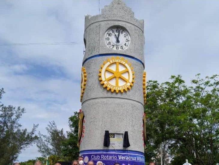 Sorprende con melodías reloj del Club Rotario a transeúntes y automovilistas