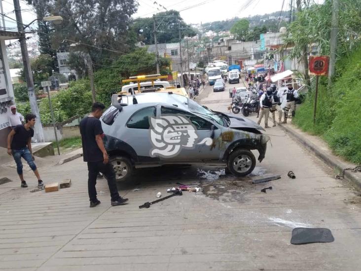 Volcadura de auto en Camino Antiguo a  Chiltoyac al fallarle los frenos