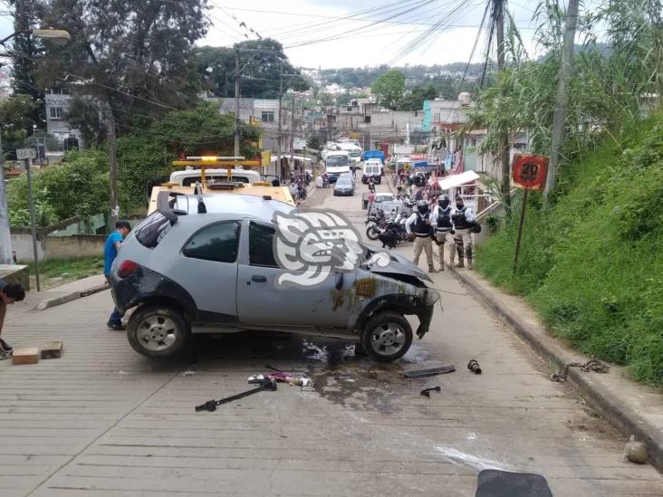 Volcadura de auto en Camino Antiguo a  Chiltoyac al fallarle los frenos