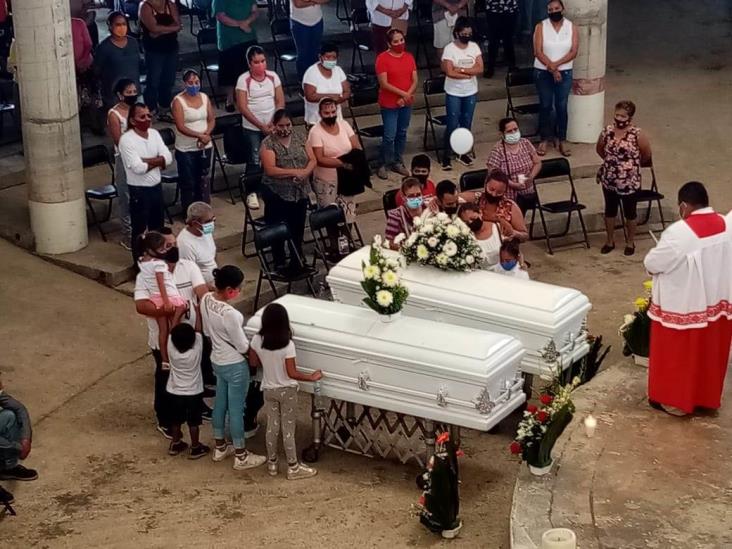 Despiden a menores asesinados en Amatlán; ‘balas fueron del Estado’, aseguran