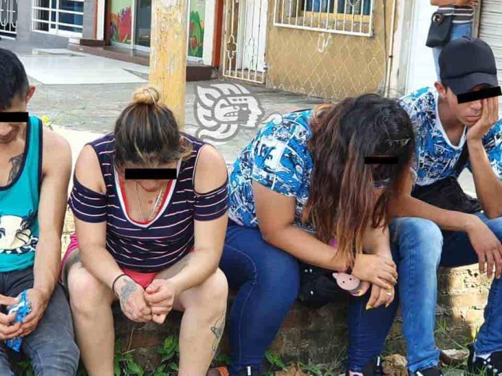Atrapan a presuntos ladrones tras robar unidad en calles de Veracruz