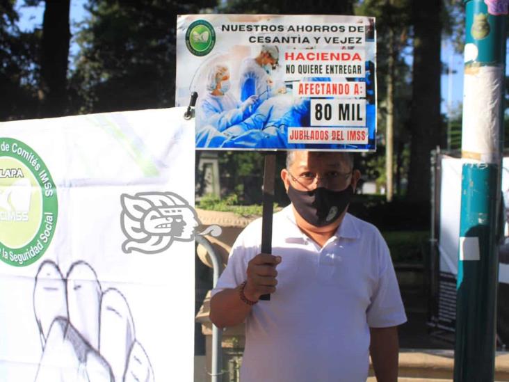 En Xalapa, pensionados denuncian que Afores les retienen ahorros de cesantía y vejez