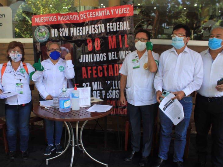 En Xalapa, pensionados denuncian que Afores les retienen ahorros de cesantía y vejez