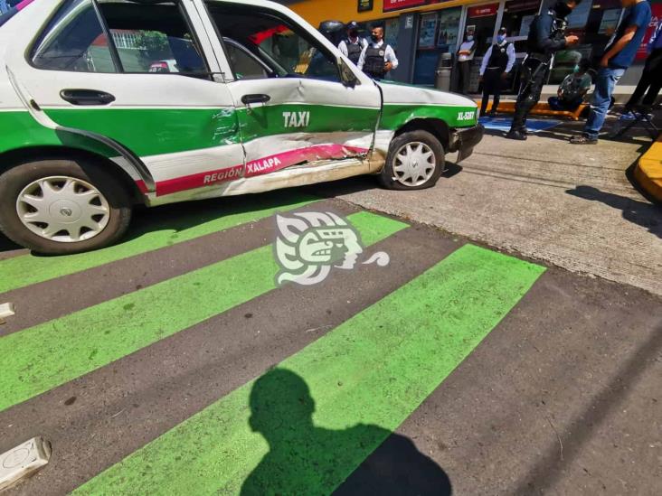 Dos heridos tras choque en calles de la Ferrer Guardia, en Xalapa