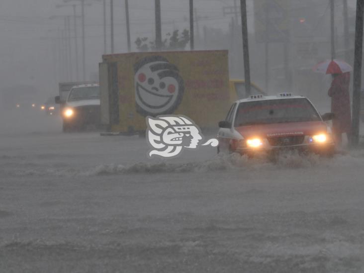 SPC advierte paso de Elsa y onda tropical 8 en Veracruz