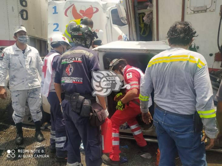 Fuerte accidente sobre la Córdoba-Veracruz; hay tres lesionados