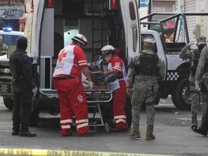 Persiguen y golpean a presunto ladrón tras intentar asaltar en zona de mercados