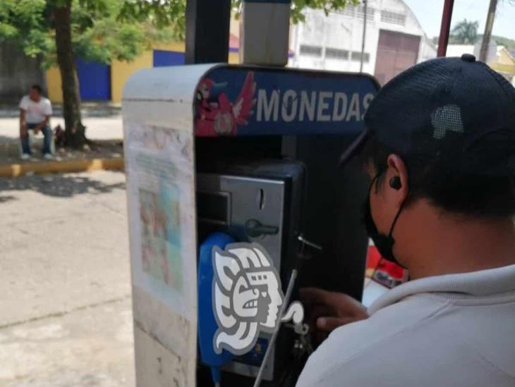 Reactivan teléfonos públicos en Coatzacoalcos