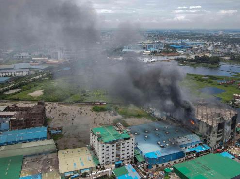Mueren 25 en incendio de fábrica en Bangladesh
