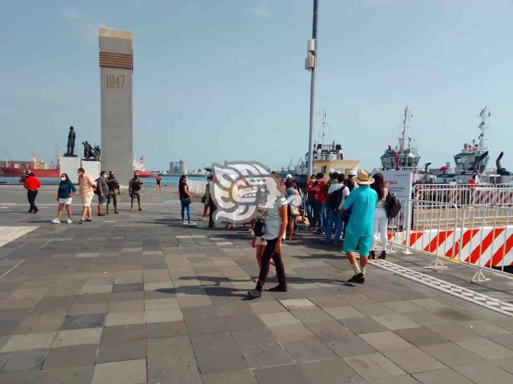 Inspección sanitaria impide a turistas visitar buque colombiano en Veracruz