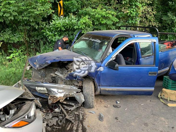 Choque entre auto y camioneta en Tuzamapan deja dos lesionados