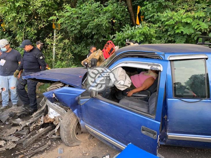 Choque entre auto y camioneta en Tuzamapan deja dos lesionados