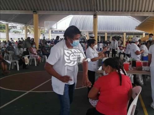 Agilizan campaña de vacunación en Las Choapas