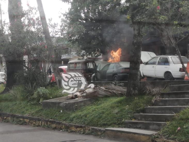 Se incendia un auto en la avenida Pípila, en Xalapa