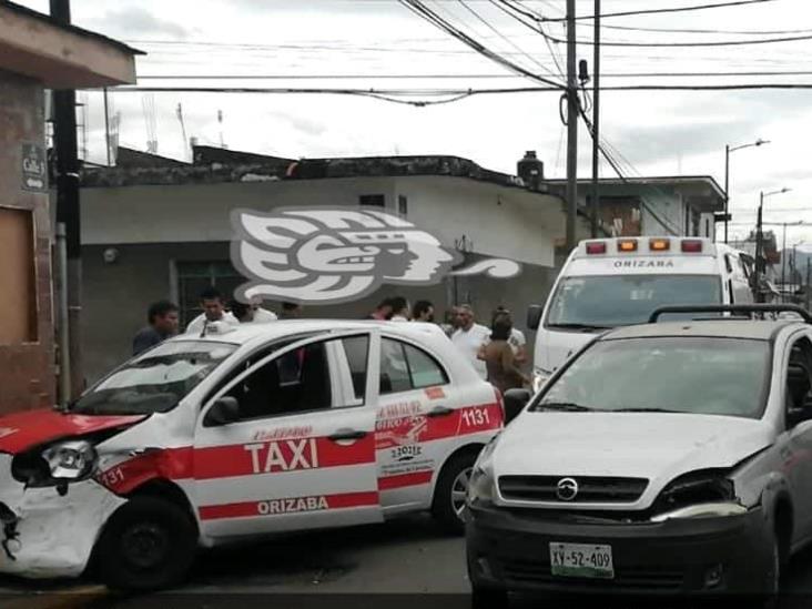 Chocan Taxi Y Camioneta En Calles De Orizaba, 2 Lesionados