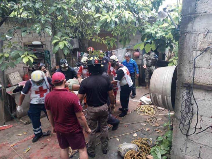 Rescatan a mujer atrapada en un pozo en Veracruz