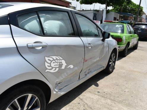 Colisionan autos en Hidalgo y Guerrero; Una mujer salió contusionada