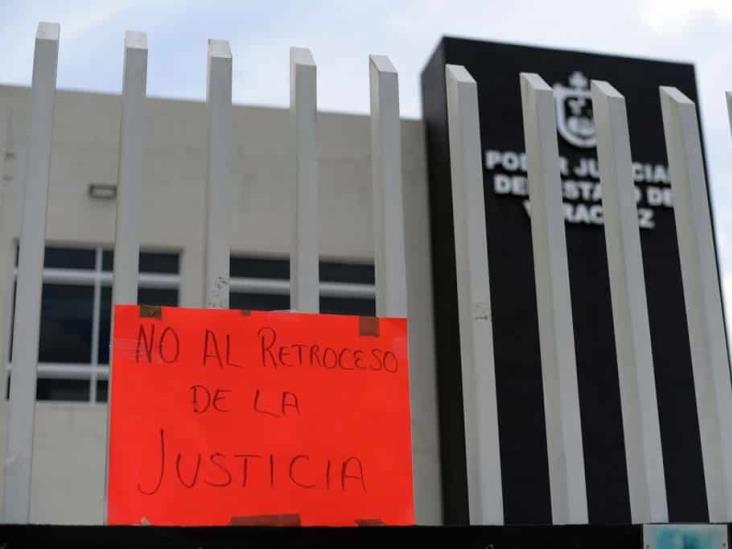 Abogados de Misantla liberan Ciudad Judicial, tras someter a Isabel Romero